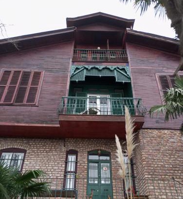 Adalar Apartment | Oceanview Retreat: Büyükada’s Scenic Köşk Awaits You