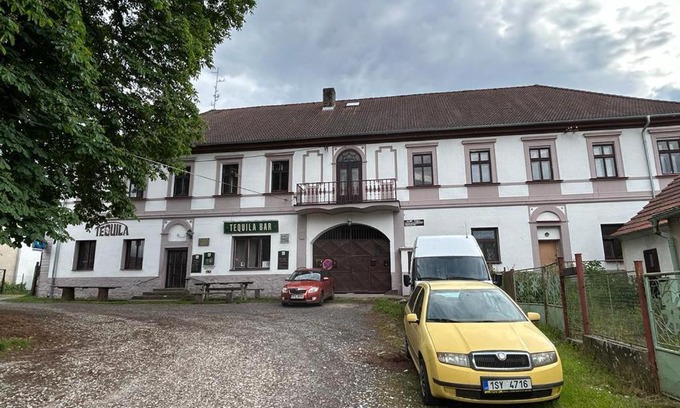 Hostomice Apartment | Discover Běštín: Pet-Friendly Retreat for Families