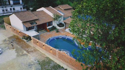 Cao Bang Cabin | Discover Bản Nhỏ: Oceanfront Retreat with Pool Access