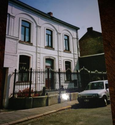 Fayt lez Manage Bed & Breakfast | Inviting B and B Comme chez soi with Pool & Family-Friendly