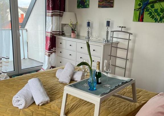 Meidling Apartment | Perfect Retreat at B-Apartment Vienna 12 with Hot Tub