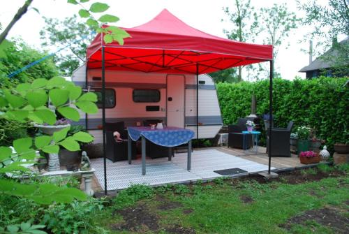 Municipality of Molenlanden Bed & Breakfast | Pet-Friendly B&B Öland Caravan with Oceanfront Views