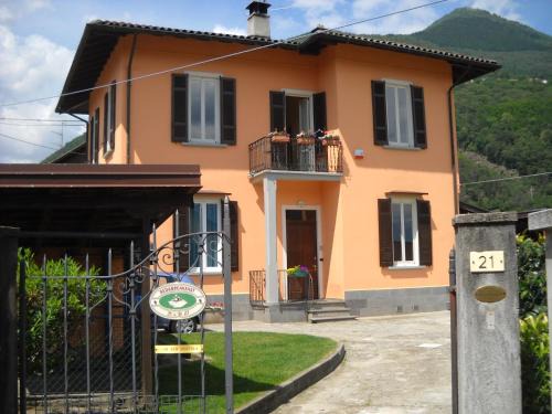 Cannobio Bed & Breakfast | Cozy B&B 21: Guest Rated 9.2 with Delicious Breakfast