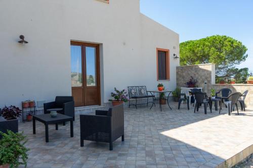 Dattilo Bed & Breakfast | Cozy B&B 4 Stagioni: Guest Rated 9/10 & Family-Friendly