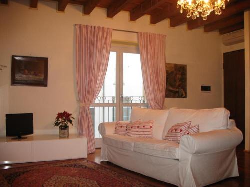 Old Town Apartment | Discover B&B A Casa Di Andrea: Pet-Friendly Retreat
