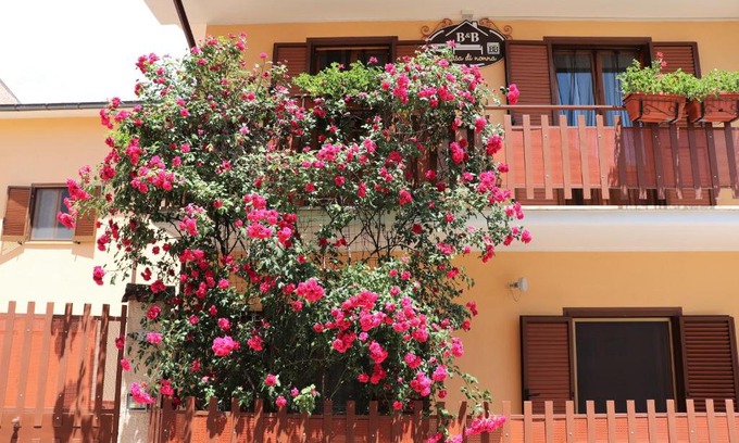Massa d'Albe Bed & Breakfast | Inviting B&B A Casa di Nonna: 4-Star Comfort and Dining