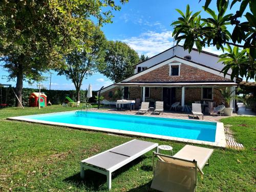 Gambellara Bed & Breakfast | Oceanfront B&B Abracadabra with Pool & Breakfast Included