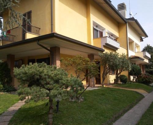 Cologno Monzese Bed & Breakfast | Cozy B&B Steps from Milan Metro - Casa Adriana