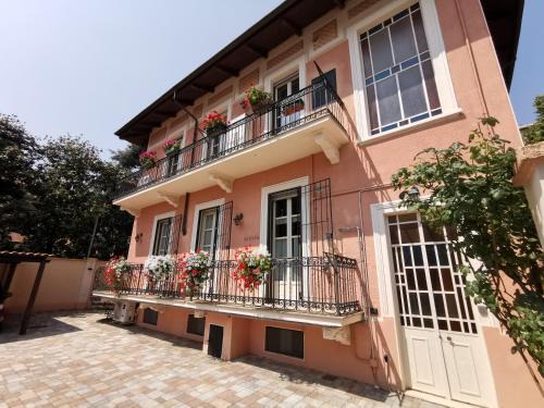 Collegno Bed & Breakfast | Guest Rated 9.7: B&B Ad Quintum Torino with Family Dining