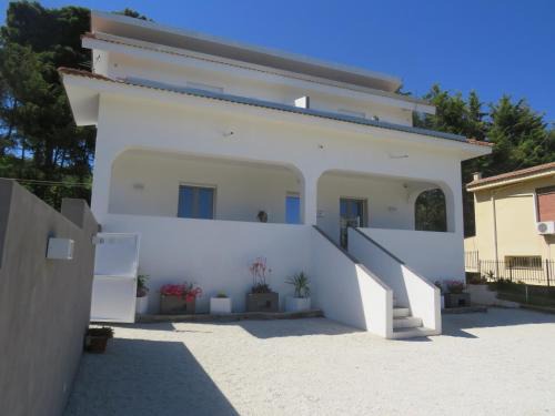 Caltanissetta House | Cozy B&B Adenzia: Family-Friendly with Free Breakfast