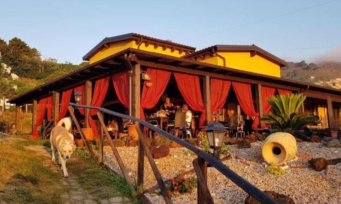 Rio Bed & Breakfast | Pet-Friendly B&B Aloe Ranch Elba with Oceanfront Pool