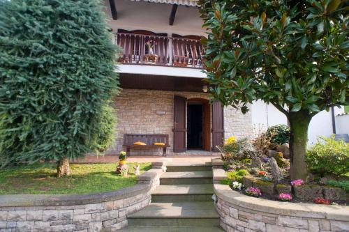 Paratico Bed & Breakfast | Oceanfront B&B Aria Di Lago with Breakfast & Hot Tub