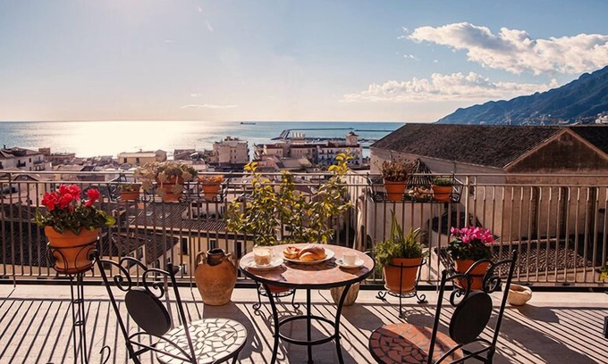 Historical Downtown Salerno Bed & Breakfast | Guest Rated 10/10 at B&b Armonia with Family-Friendly Dining