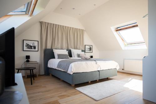 Beauvechain Bed & Breakfast | Discover B&B ArtAviation: Oceanfront Stay with Spa Access