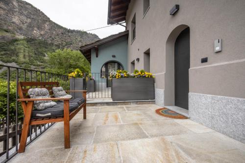 Arvier Bed & Breakfast | Cozy B&B Au Chateau Blanc: Pet & Child-Friendly Retreat