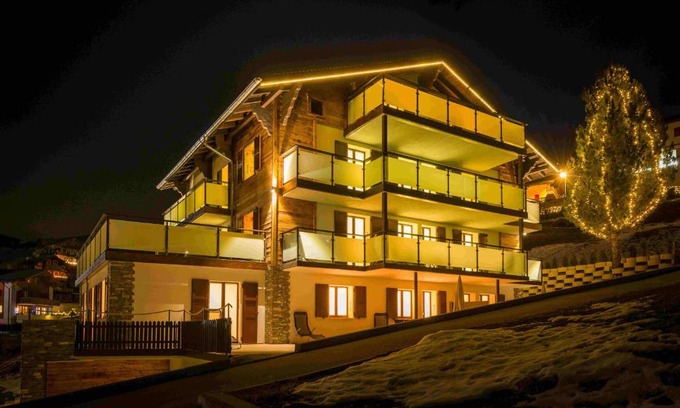 Graechen Apartment | Elegant B&B AZapartments Lunic with Oceanfront Pool