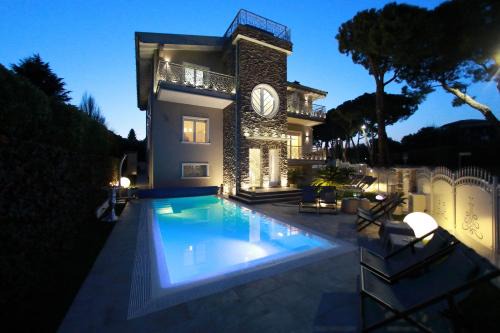 Desenzano del Garda Bed & Breakfast | Experience BELLAVISTA Exclusive B&B with Lake Views & Jacuzzi