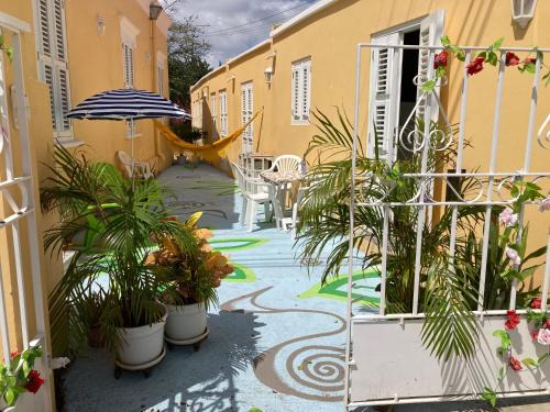 Koralengebied Apartment | Explore B&B Belvédère: Iconic Monument with Ocean Views