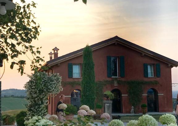 Mercatale House | Inviting B&B Cà Bianca dell'Abbadessa: Family-Friendly Stay