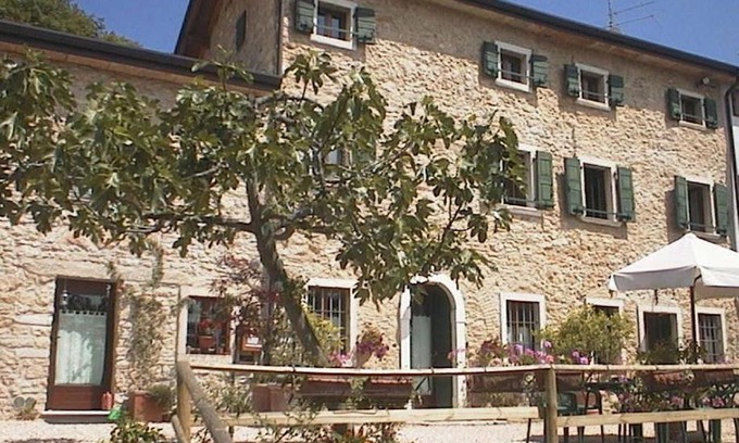 Caprino Veronese Bed & Breakfast | Top-Rated B&B Ca' Ori with Pool and Family-Friendly Amenities