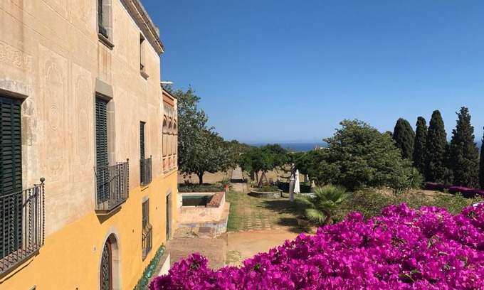 Premia de Dalt Bed & Breakfast | Relax at B&B Can Casadella: Oceanfront Bliss & 9/10 Rating