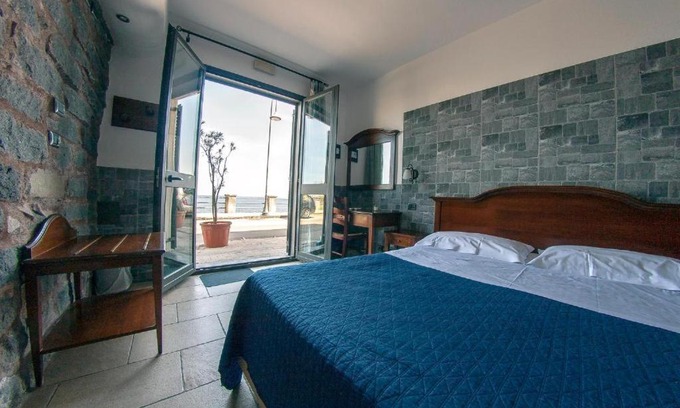 Capo Mulini Bed & Breakfast | Pet-Friendly B&B Capomulini with Oceanfront Views