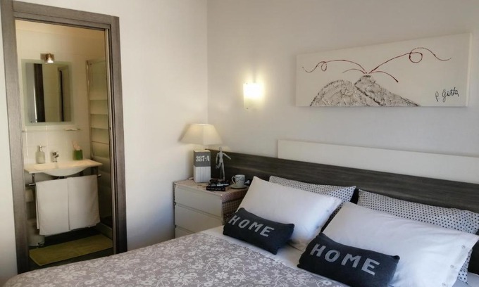 Arenella Bed & Breakfast | Exceptional B&B Carolina Napoli-Vomero - Guest Rated 9.4/10