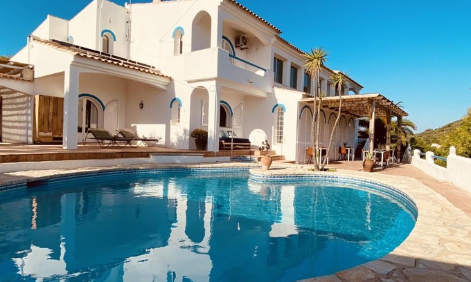 Barranco de Sao Miguel Bed & Breakfast | Relaxing B&B Casa do Cerro with Oceanfront Views