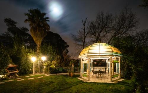 Zona LIII Tomba di Nerone Bed & Breakfast | Cozy B&B Casale dell'Insugherata with Hot Tub & Kitchen