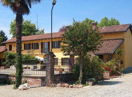 Granozzo con Monticello Bed & Breakfast | Welcoming B&B Cascina Baraggione: 8.8/10 & Pet Friendly