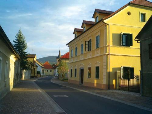 Kostanjevica na Krki Bed & Breakfast | Pet-Friendly B&B Castanea with Breakfast & Top Reviews