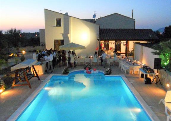 Paceco Bed & Breakfast | Discover B&B Castellazzo: Oceanfront Bliss & Pool Access