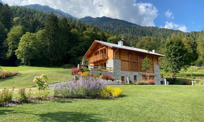 Strembo Bed & Breakfast | Discover B & B Chalet Plan: Rated 9.9/10 by Guests
