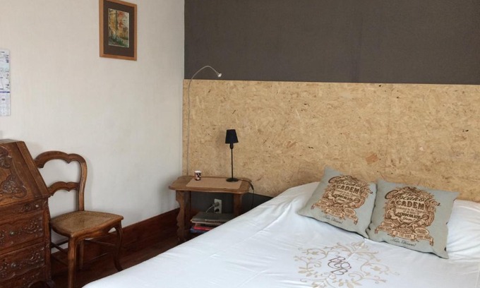Sint-Pieters-Woluwe Bed & Breakfast | Guest Favorite: B&B Chambre Chocolat with 9.5 Rating