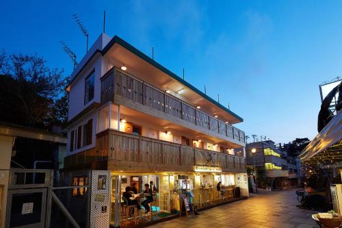 Islands District Bed & Breakfast | Scenic B & B Cheung Chau with Oceanfront Dining