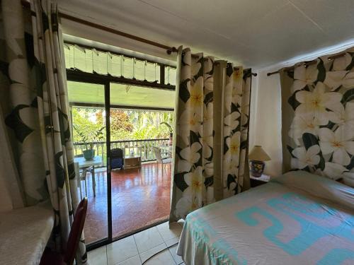 Tevaitoa Bed & Breakfast | Oceanfront Retreat at Chambre d'hôtes chez Anouk - Rated 9.8