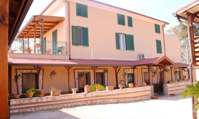 Ardea Bed & Breakfast | Pet-Friendly B&B Colle Tiziano with Pool & Family Fun