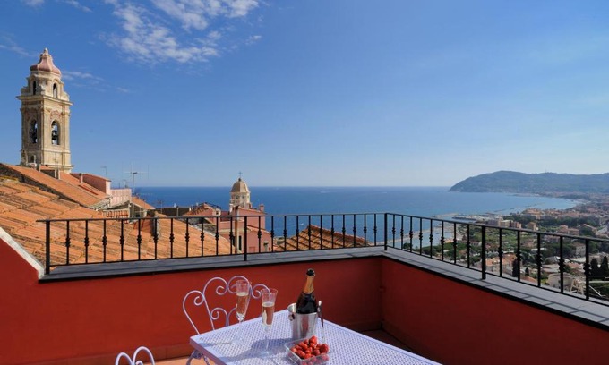 Cervo Bed & Breakfast | Discover B&B Corallini: Family-Friendly Retreat with Hot Tub