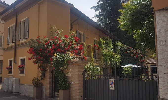 Voghera Bed & Breakfast | Cozy B&B Corte delle Roses: Rated 9.2 with Breakfast & Dining