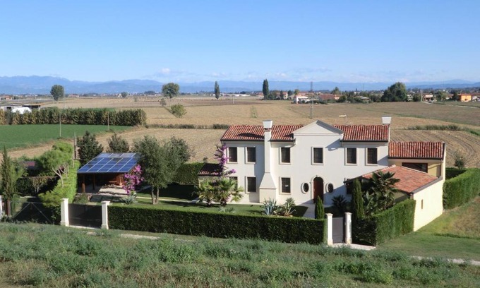Bonavigo Bed & Breakfast | Discover B&B Corte San Tomaso: Top-Rated Family Getaway