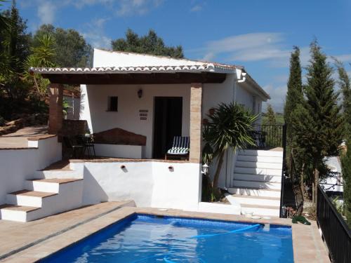Cutar Bed & Breakfast | Beautiful B&B Cortijo Loma León with Oceanfront Views