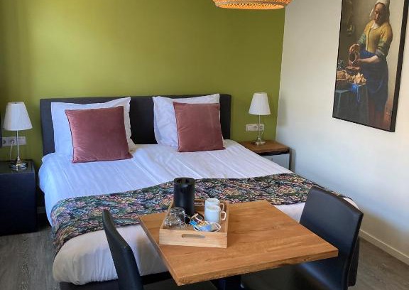 Roermond Bed & Breakfast | Highly Rated B&B De Hofnar in Roermond with Breakfast