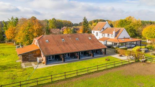 Beverlo Bed & Breakfast | Cozy B&B De Kroonhoeve: Family-Friendly with Breakfast Included