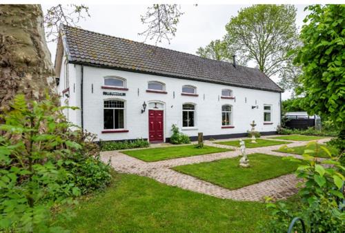 Eck en Wiel Bed & Breakfast | Child-Friendly Retreat at B&B de Perenboom - Perfect Stay! 