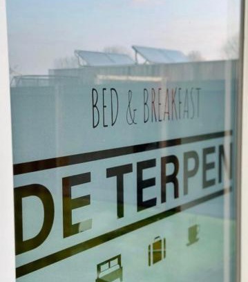 Dokkum Bed & Breakfast | Family-Friendly B&B De Terpen with Kitchen Amenities