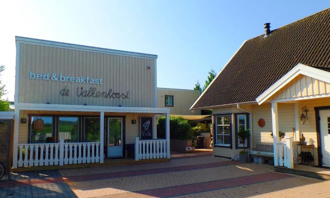 Lelystad Bed & Breakfast | Pet-Friendly B&B de Valkenhorst with Top Guest Ratings