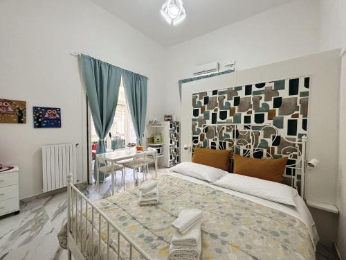 Historical Downtown Salerno Bed & Breakfast | Comfortable Stay at B&B Dei Mercanti with Breakfast & Kitchen