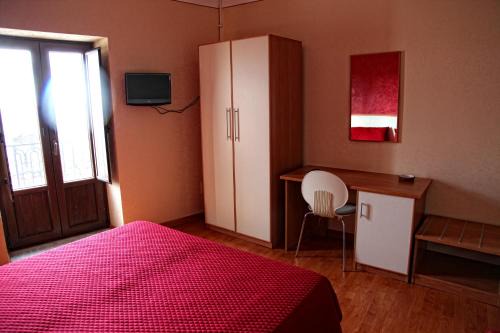 Gangi Bed & Breakfast | Cozy B&B DEL CORSO: Family-Friendly with Breakfast Included