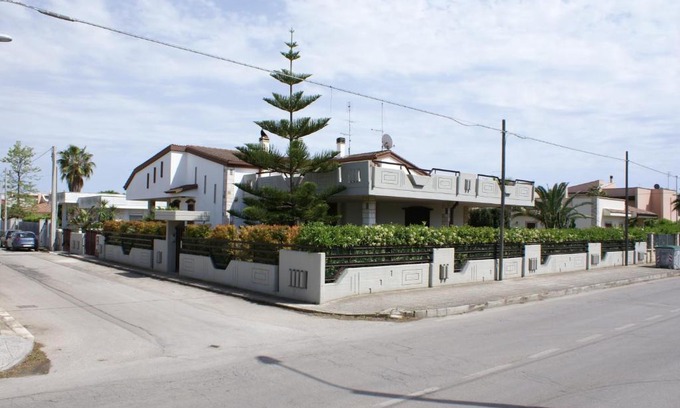 Leporano Marina Bed & Breakfast | Pet-Friendly B&B Del Maresciallo with Oceanfront Pool