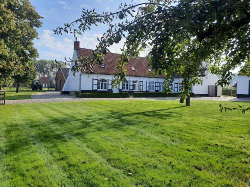 Beernem Bed & Breakfast | Top-Rated B&B Den Bruynen Bergh with Relaxing Hot Tub